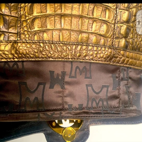 Designer METRO CITY Golden Handbag - Picture 3 of 6